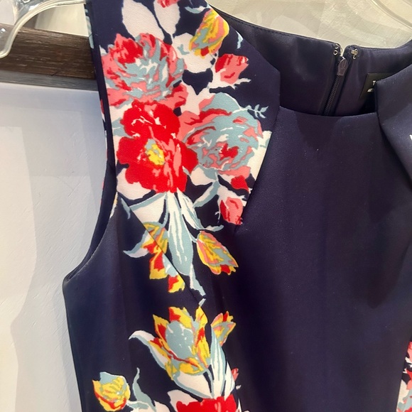 ** 3 FOR $50 ** TAHARI Floral Bodycon Dress - Picture 2 of 8